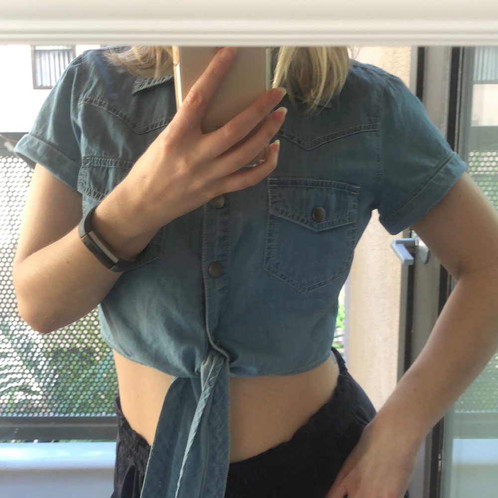 Forever 21 Cropped Denim Shirt 💓